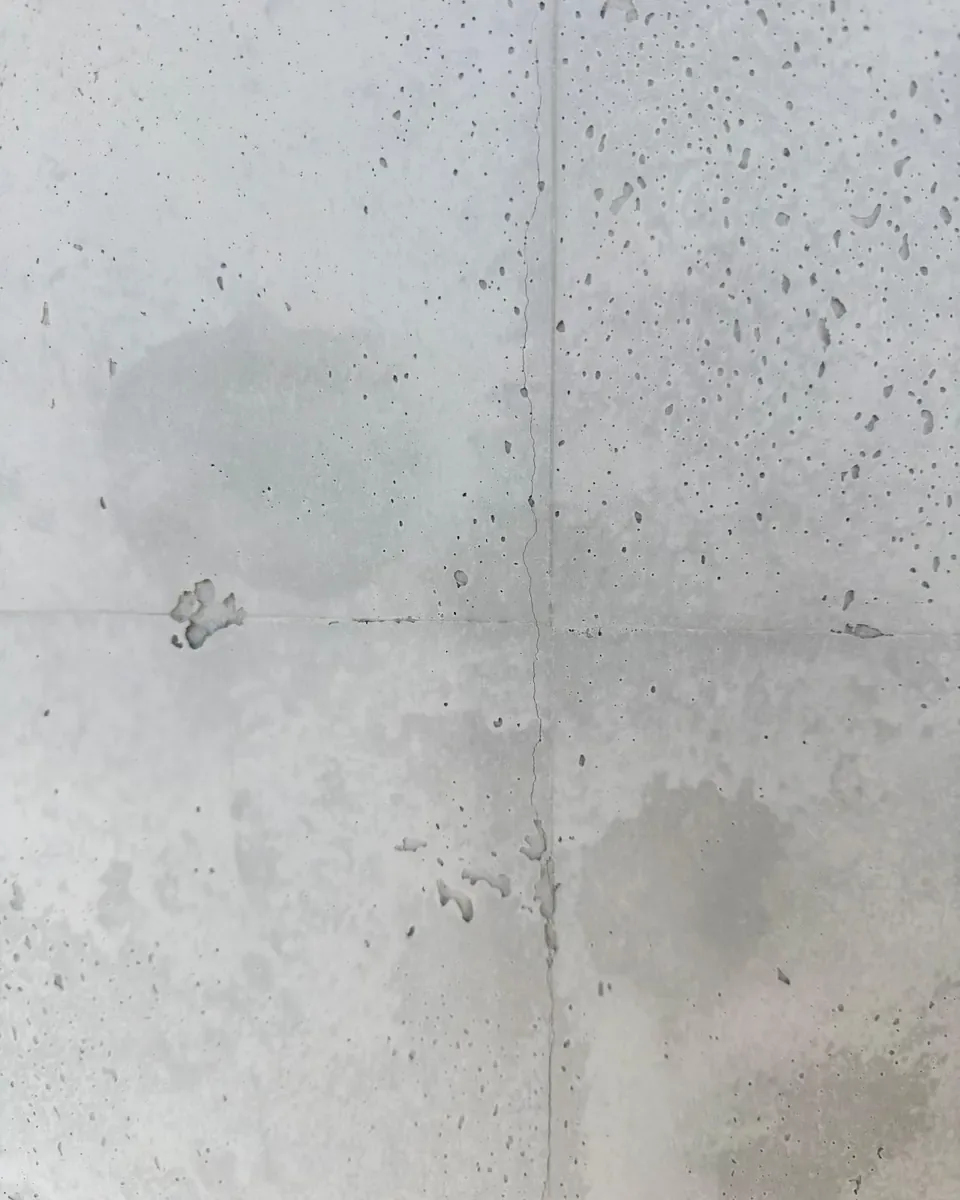Detail einer Wand in Betonoptik